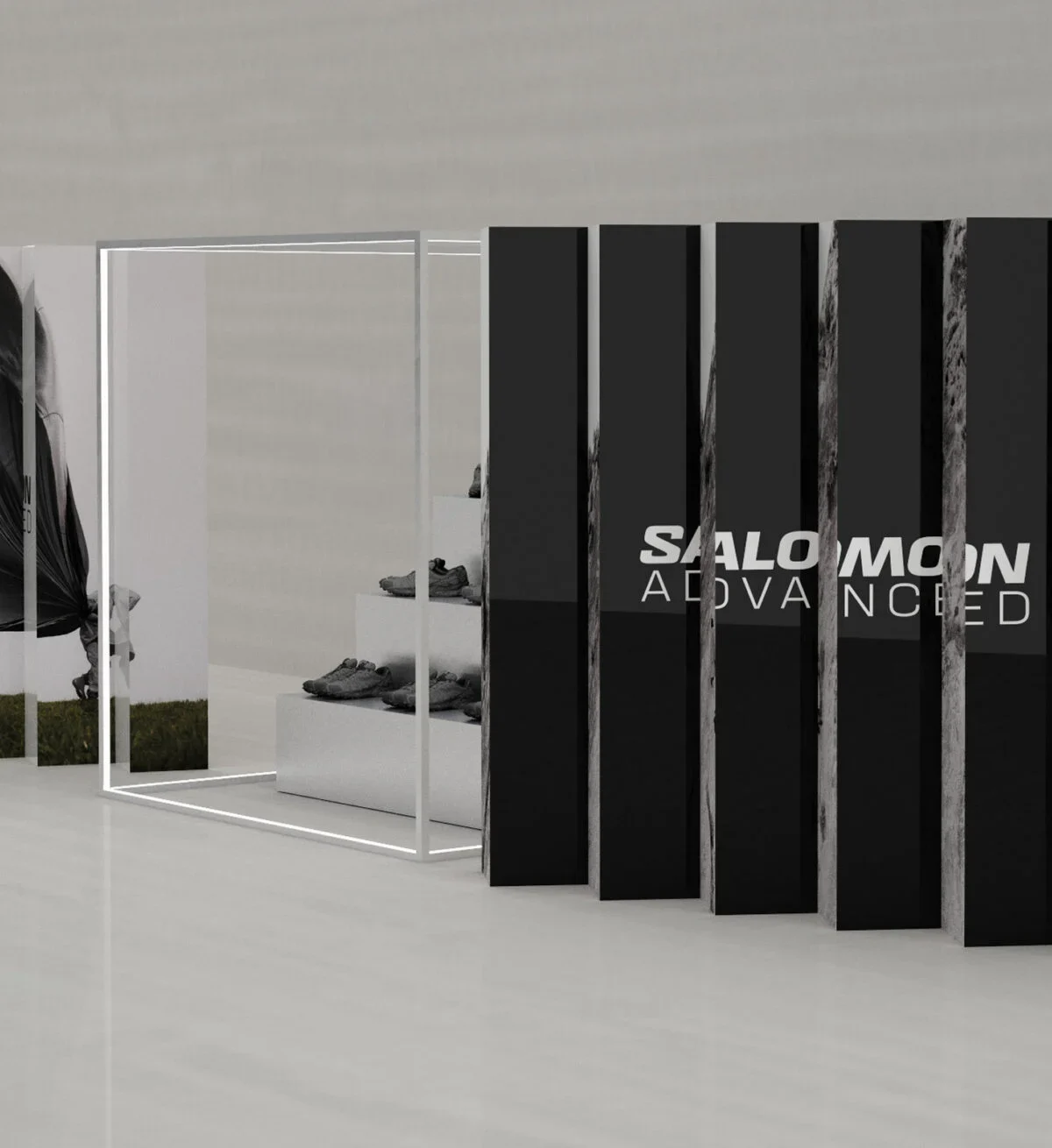 Installazione Salomon Advanced con pannelli neri e logo nello spazio di 10 Corso Como