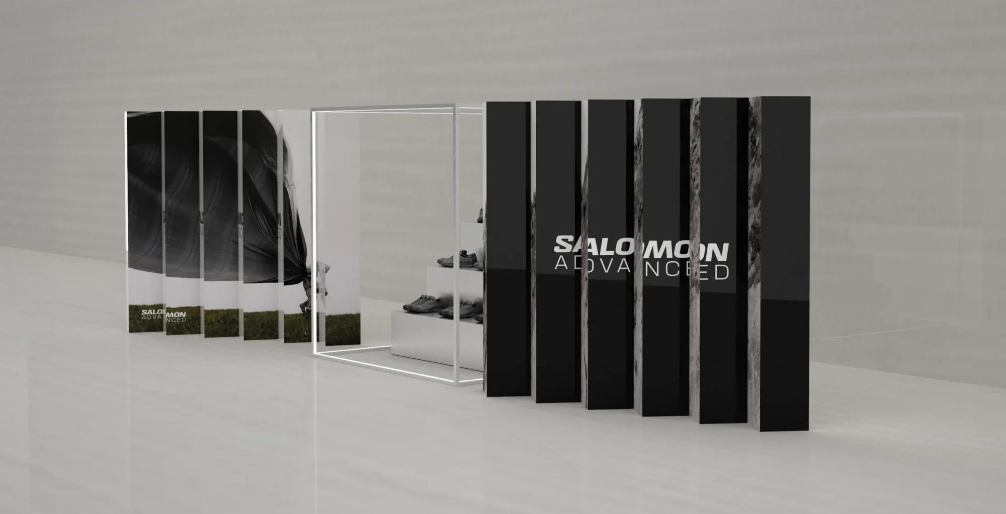 Installazione Salomon Advanced con pannelli neri e logo nello spazio di 10 Corso Como