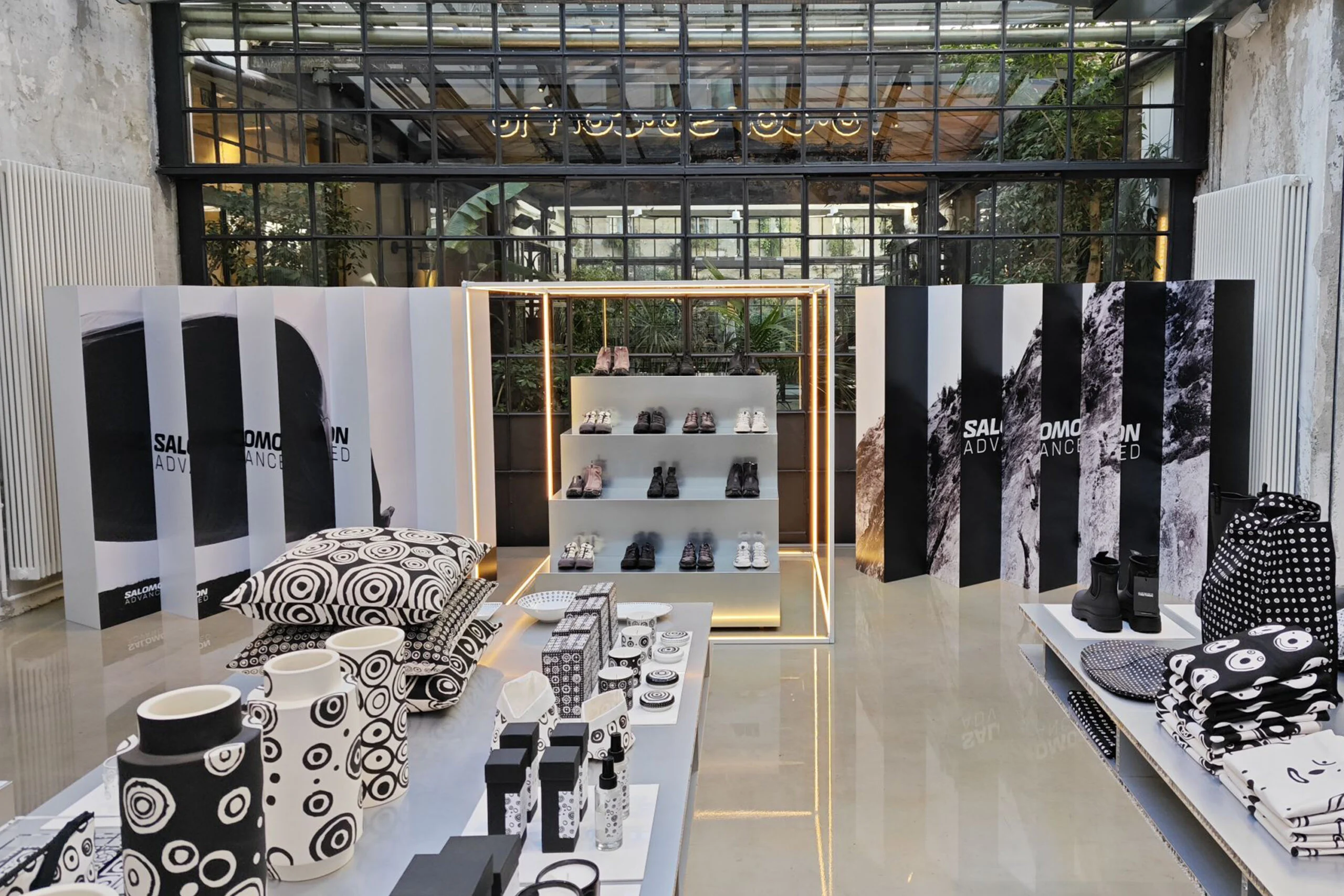 Installazione finale Salomon Advanced nello spazio di 10 Corso Como