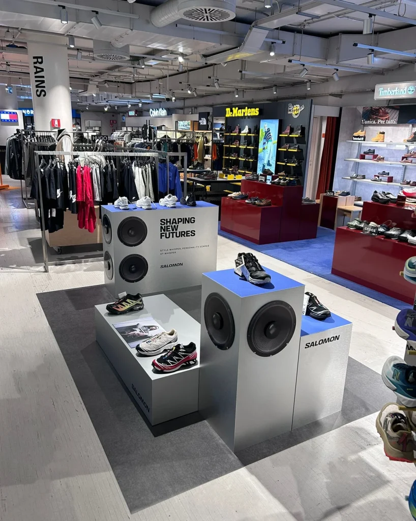 Il brand corner Salomon XT-Whisper allestito alla Rinascente